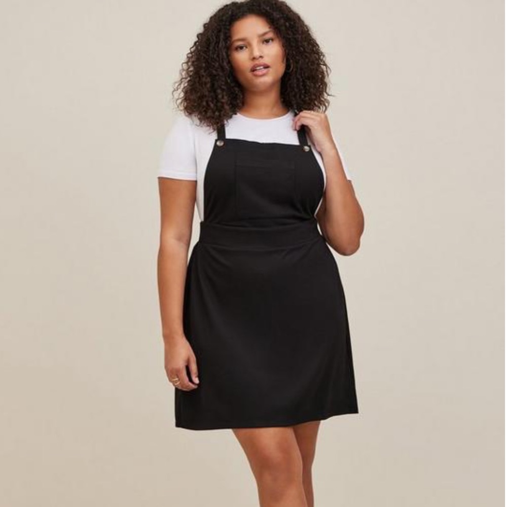 TORRID MINI DOUBLE KNIT SKIRTALL OVERALL